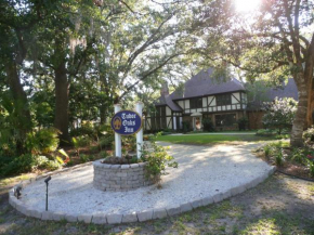 Tudor Oaks Inn